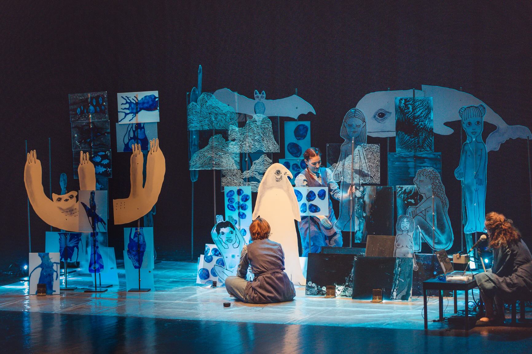 spettacolo in teatro con linguaggi innovativi