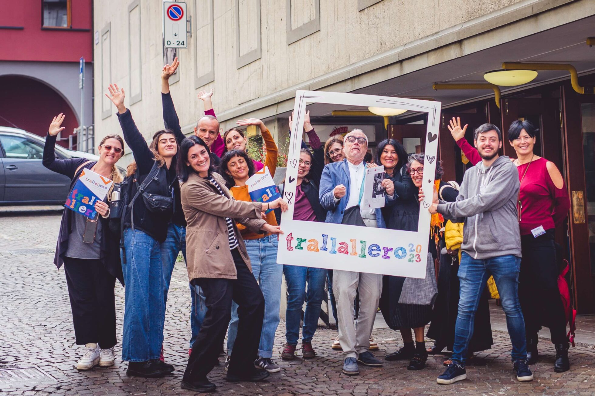 gruppo di operatori, artisti e attori